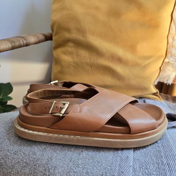 Sold-Alohas Sandals - Picture 3 of 4